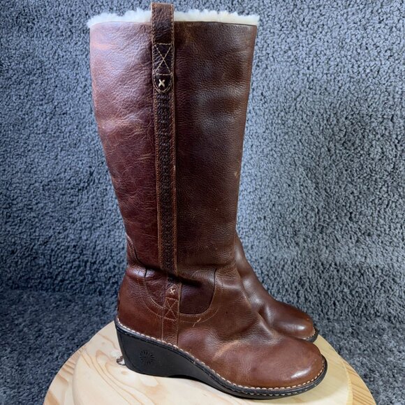 UGG Hartley Boots Womens Size 10 Leather Shearling Sheepskin Lined Wedge Heel - Picture 3 of 10